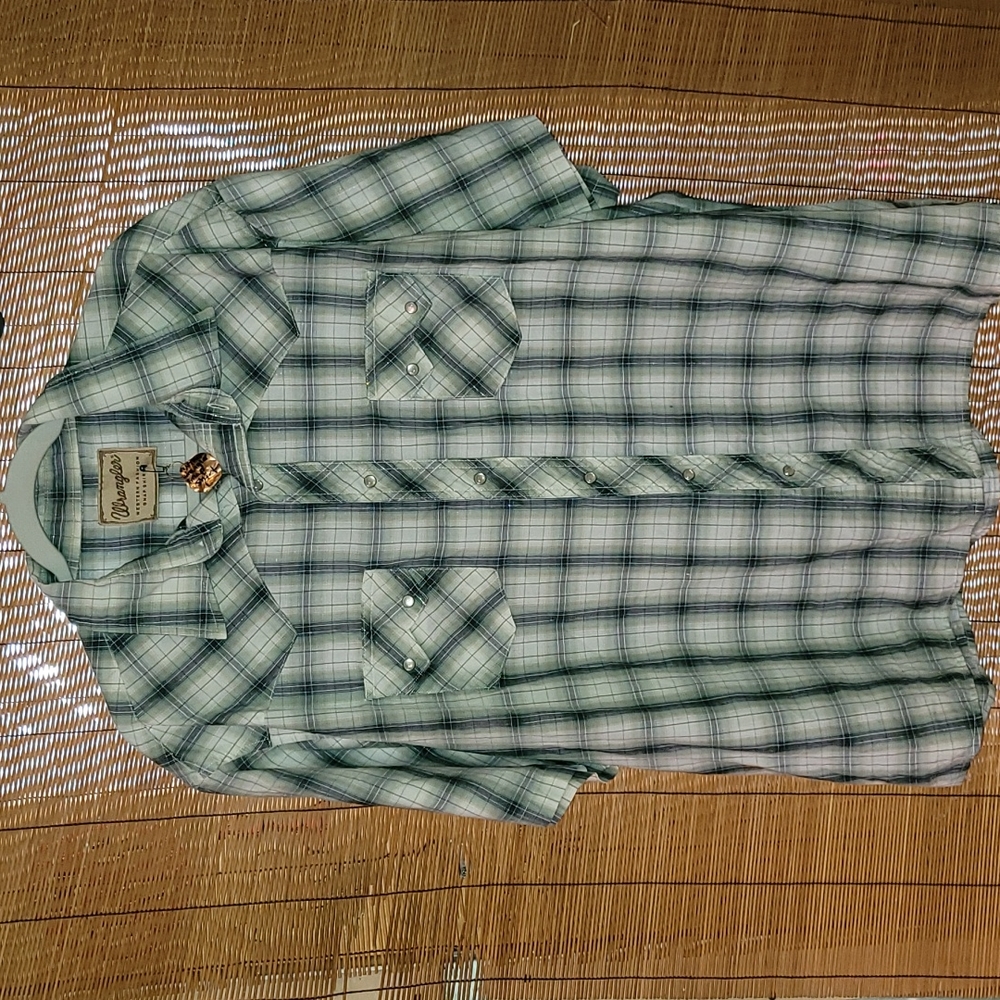 Vintage. Made in USA. Wrangler western fashion snap shirt. Size XL